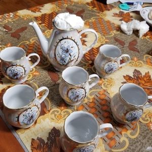 Teapot and 6 mugs